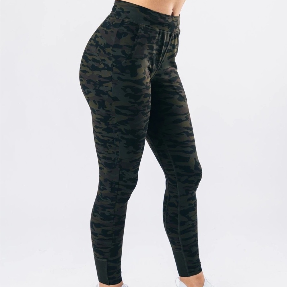 Alphalete pro elite camo joggers